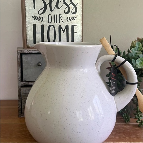 New Halloween Ceramic White Ghost Pitcher - Picture 5 of 5